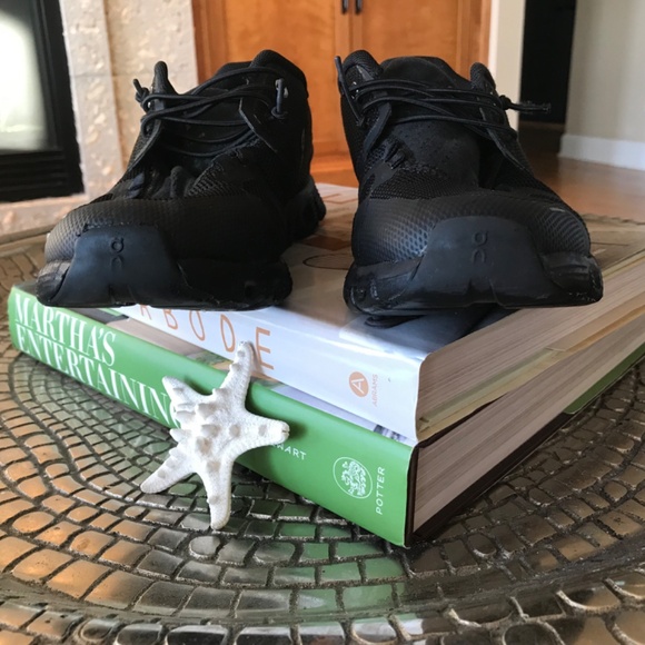 ON CLOUD WOMEN ALL BLACK RUNNING SHOES - Picture 2 of 11